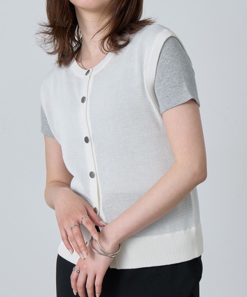 COLONY 2139（コロニートゥーワンスリーナイン）の「WEB限定 / ニットボタンベスト（ベスト・レディース・ブラック/オフホワイト/グレー・FREE）」の2枚目の写真