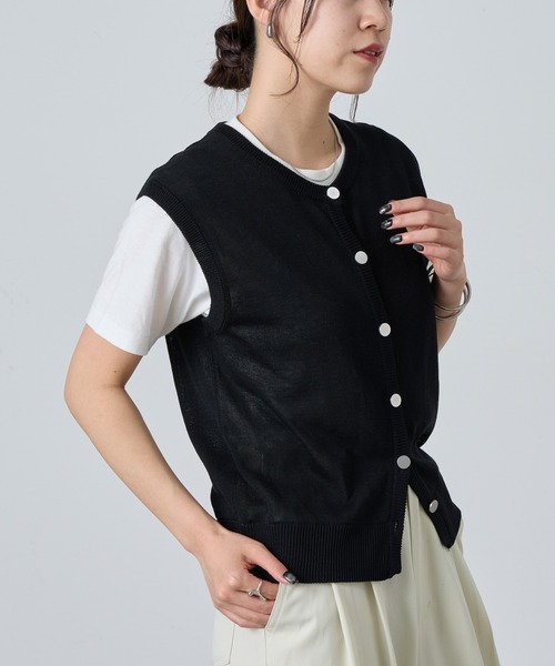 COLONY 2139（コロニートゥーワンスリーナイン）の「WEB限定 / ニットボタンベスト（ベスト・レディース・ブラック/オフホワイト/グレー・FREE）」の13枚目の写真