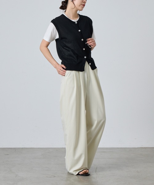 COLONY 2139（コロニートゥーワンスリーナイン）の「WEB限定 / ニットボタンベスト（ベスト・レディース・ブラック/オフホワイト/グレー・FREE）」の17枚目の写真