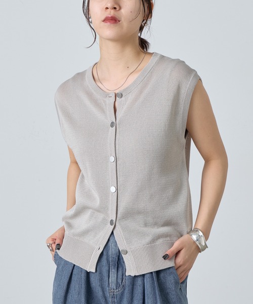 COLONY 2139（コロニートゥーワンスリーナイン）の「WEB限定 / ニットボタンベスト（ベスト・レディース・ブラック/オフホワイト/グレー・FREE）」の20枚目の写真