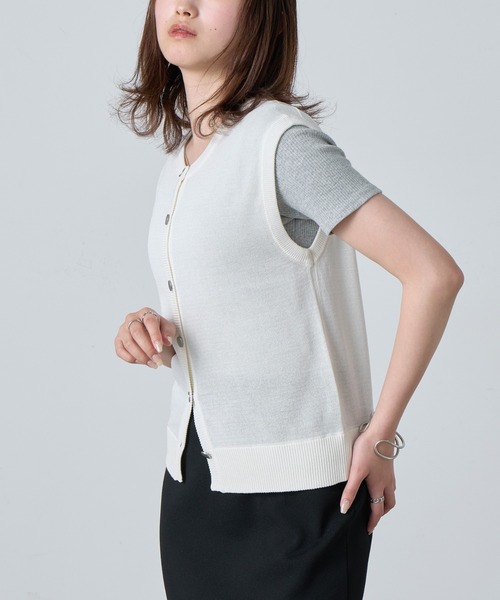 COLONY 2139（コロニートゥーワンスリーナイン）の「WEB限定 / ニットボタンベスト（ベスト・レディース・ブラック/オフホワイト/グレー・FREE）」の7枚目の写真