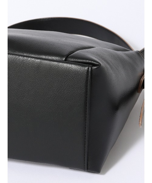 SUIT SQUARE（スーツスクエア）の「WEB限定 2WAYハンドバッグ フェイクレザー（ハンドバッグ・レディース・ブラック系/ブルー系/ライトグレー系・F）」の6枚目の写真