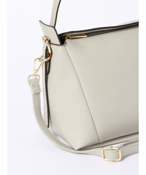 SUIT SQUARE（スーツスクエア）の「WEB限定 2WAYハンドバッグ フェイクレザー（ハンドバッグ・レディース・ブラック系/ブルー系/ライトグレー系・F）」の17枚目の写真