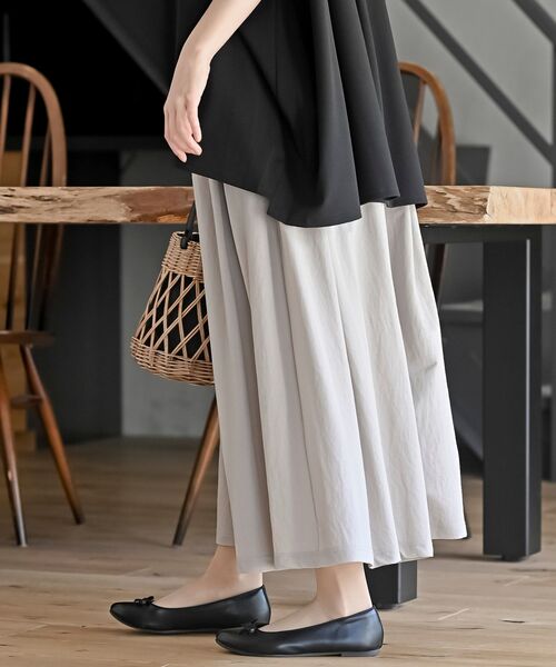 rps（アールピーエス）の「接触冷感ツータックワイドパンツ（その他パンツ・レディース・チャコールグレー/ブラック/グレイッシュベージュ/ライトカーキ・M）」の18枚目の写真