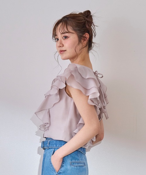 31 Sons de mode（トランテアン　ソン　ドゥ　モード）の「2025春夏新作 シアーフリルブラウス（シャツ/ブラウス・レディース・オフホワイト/ブラック/カーキ/ライトグレー・ﾌﾘ-）」の5枚目の写真