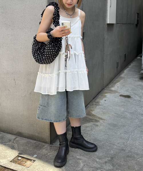 w closet（ダブルクローゼット）の「【3色展開】ティアードミニキャミワンピース（ワンピース・レディース・オフホワイト/ブラック/グリーン・FREE）」の2枚目の写真