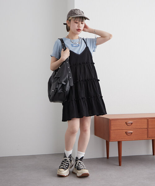 w closet（ダブルクローゼット）の「【3色展開】ティアードミニキャミワンピース（ワンピース・レディース・オフホワイト/ブラック/グリーン・FREE）」の4枚目の写真