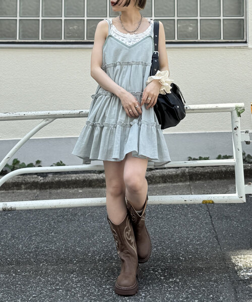 w closet（ダブルクローゼット）の「【3色展開】ティアードミニキャミワンピース（ワンピース・レディース・オフホワイト/ブラック/グリーン・FREE）」の11枚目の写真