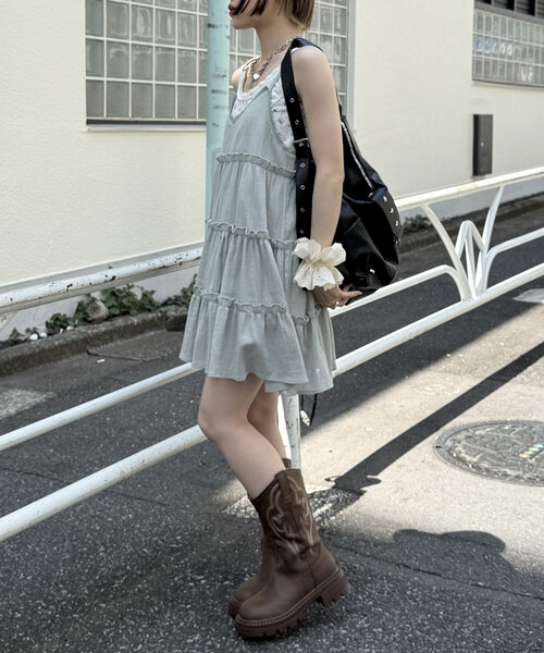 w closet（ダブルクローゼット）の「【3色展開】ティアードミニキャミワンピース（ワンピース・レディース・オフホワイト/ブラック/グリーン・FREE）」の15枚目の写真