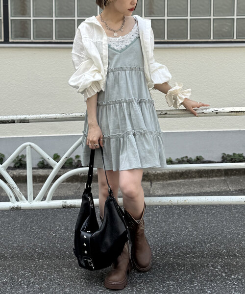 w closet（ダブルクローゼット）の「【3色展開】ティアードミニキャミワンピース（ワンピース・レディース・オフホワイト/ブラック/グリーン・FREE）」の19枚目の写真