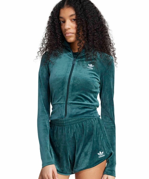 adidas(アディダス)の「adidas Essentials Velvet Fitted Track Top / アディダス エッセンシャルズ ベルベット フィッティド トラックトップ(ジャージ・レディース・グリーン・S/L/M)」の2枚目の写真
