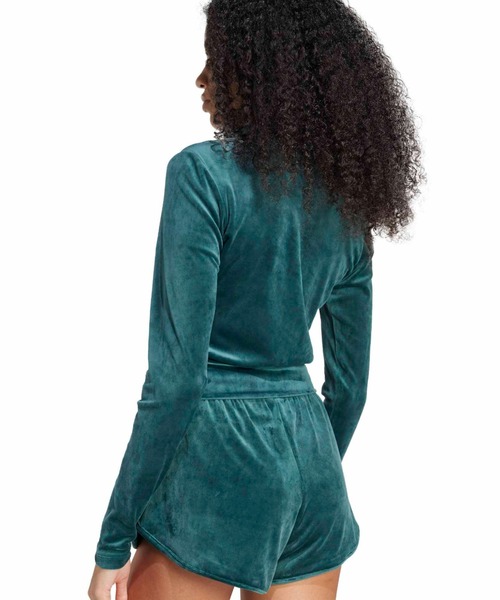 adidas(アディダス)の「adidas Essentials Velvet Fitted Track Top / アディダス エッセンシャルズ ベルベット フィッティド トラックトップ(ジャージ・レディース・グリーン・S/L/M)」の9枚目の写真