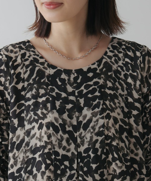 Bou Jeloud(ブージュルード)の「シャーリングタックワンピース(ワンピース・レディース・A/グレイッシュベージュ・38)」の14枚目の写真