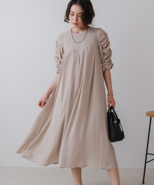 Bou Jeloud(ブージュルード)の「シャーリングタックワンピース(ワンピース・レディース・A/グレイッシュベージュ・38)」の20枚目の写真