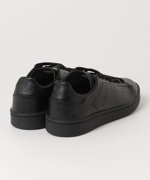 Y-3（ワイスリー）の「Y-3 STAN SMITH（スニーカー・メンズ・ブラック系・28.5cm/29.0cm/28.0cm/27.5cm/27.0cm/26.5cm/26.0cm/25.5cm/24.5cm/24.0cm/23.5cm/23.0cm/22.5cm/29.5cm/25.0cm）」の4枚目の写真