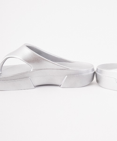 PAES（ペイズ）の「[PAES/ペイズ] FLIP FLOP COATING リカバリーサンダル（サンダル・レディース・シルバー/ダークグレー・22/23/24/25）」の10枚目の写真