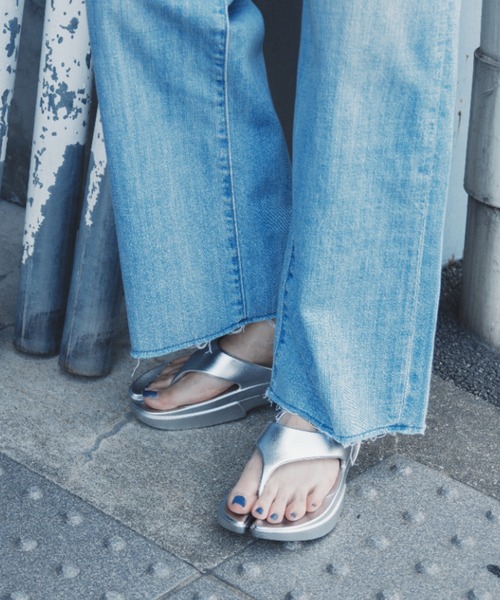 PAES（ペイズ）の「[PAES/ペイズ] FLIP FLOP COATING リカバリーサンダル（サンダル・レディース・シルバー/ダークグレー・22/23/24/25）」の15枚目の写真