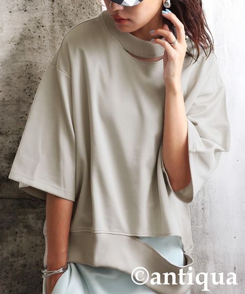antiqua(アンティカ)の「アシメネックトップス(Tシャツ/カットソー・レディース・ベージュ/ブラック/ブルー系その他/グレー・ONESIZE)」の1枚目の写真