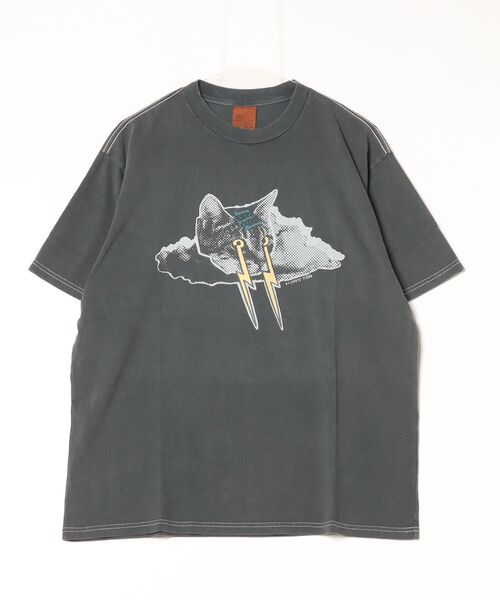 Nudie Jeans（ヌーディージーンズ）の「Nudie Jeans/ヌーディージーンズ Koffe Karma Kat / プリントTシャツ / Antracite（Tシャツ/カットソー・メンズ・ブラック系その他・M/L/XL/S）」の5枚目の写真