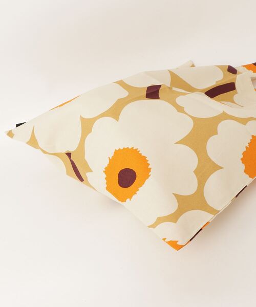 marimekko(マリメッコ)の「Pieni Unikko / tote bag43x44 cm(トートバッグ・レディース・キャメル・FREE)」の6枚目の写真