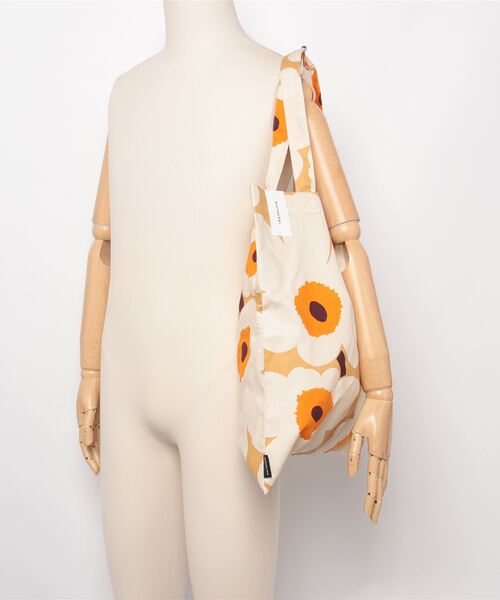marimekko(マリメッコ)の「Pieni Unikko / tote bag43x44 cm(トートバッグ・レディース・キャメル・FREE)」の10枚目の写真