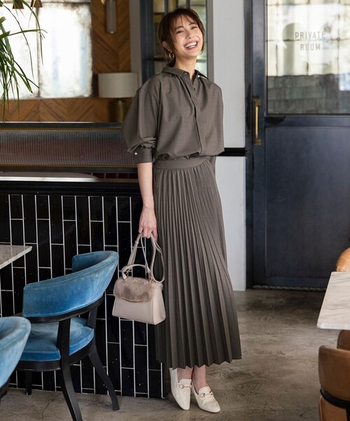 ANY SIS(エニィスィス)の「ウーステッドエステル プリーツスカート(スカート・レディース・ネイビー系/グレー系/アイボリー系/イエロー系・LARGE/MEDIUM/SMALL)」の2枚目の写真