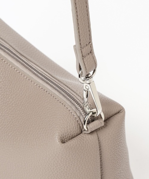 LOWRYS FARM（ローリーズファーム）の「ポーチツキ２ＰＢＡＧ／L　578360（ショルダーバッグ・レディース・グレイッシュベージュ/ブラック・FREE）」の7枚目の写真