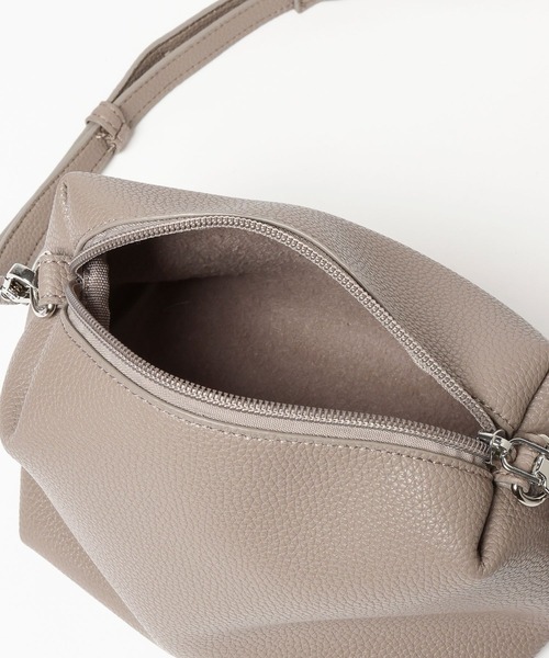 LOWRYS FARM（ローリーズファーム）の「ポーチツキ２ＰＢＡＧ／L　578360（ショルダーバッグ・レディース・グレイッシュベージュ/ブラック・FREE）」の3枚目の写真