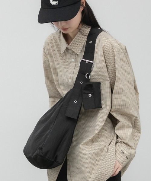 ナイロンベルトショルダーバッグ/A4 ベルトバッグ ナイロン 黒 白 赤