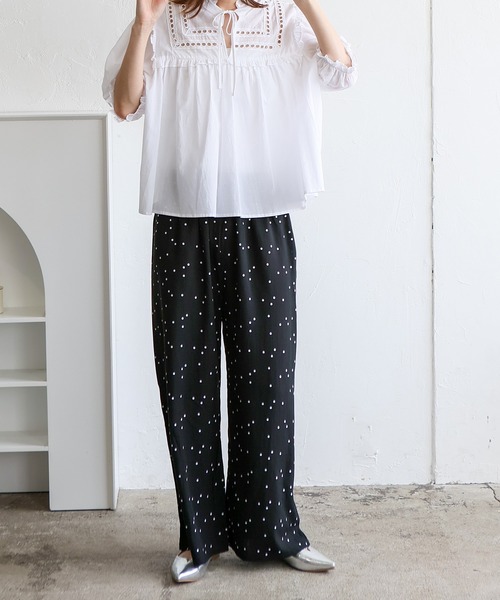 VitaFelice（ヴィータフェリーチェ）の「スムースタッチ総柄ロングパンツ（ルームウェア/パジャマ・レディース・ブルー系1/ブラック系1/グレー系1/パープル系1/ベージュ系1/ネイビー系/ホワイト系1/ホワイト系2/グレー系2/ネイビー系1・FREE）」の15枚目の写真