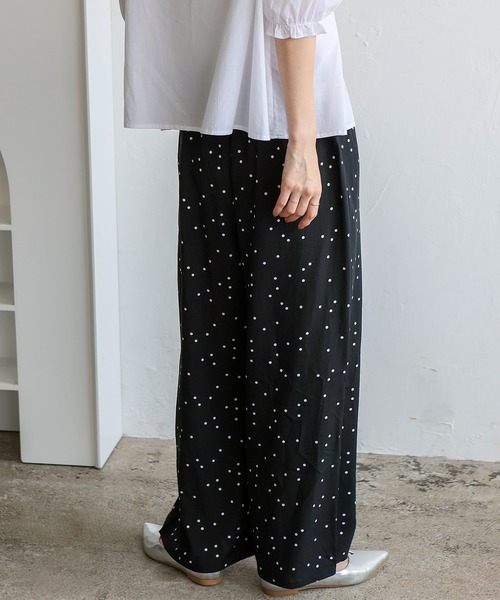 VitaFelice（ヴィータフェリーチェ）の「スムースタッチ総柄ロングパンツ（ルームウェア/パジャマ・レディース・ブルー系1/ブラック系1/グレー系1/パープル系1/ベージュ系1/ネイビー系/ホワイト系1/ホワイト系2/グレー系2/ネイビー系1・FREE）」の17枚目の写真