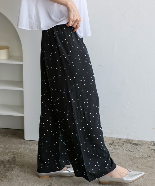 VitaFelice（ヴィータフェリーチェ）の「スムースタッチ総柄ロングパンツ（ルームウェア/パジャマ・レディース・ブルー系1/ブラック系1/グレー系1/パープル系1/ベージュ系1/ネイビー系/ホワイト系1/ホワイト系2/グレー系2/ネイビー系1・FREE）」の18枚目の写真