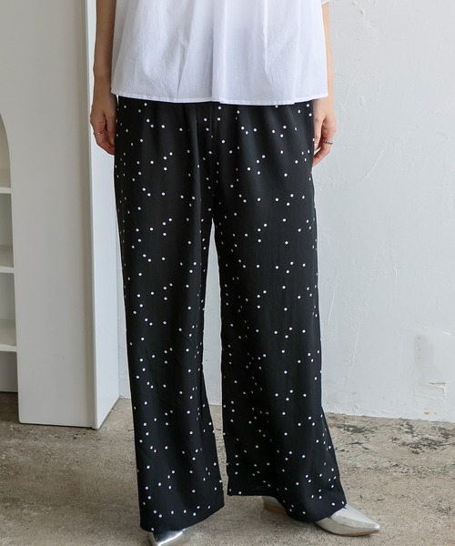 VitaFelice（ヴィータフェリーチェ）の「スムースタッチ総柄ロングパンツ（ルームウェア/パジャマ・レディース・ブルー系1/ブラック系1/グレー系1/パープル系1/ベージュ系1/ネイビー系/ホワイト系1/ホワイト系2/グレー系2/ネイビー系1・FREE）」の20枚目の写真