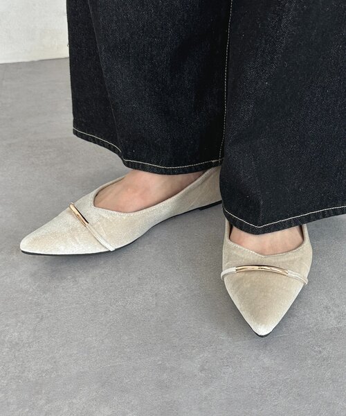 Thevon（ゼボン）の「GLDラインベロアパンプス（パンプス・レディース・アイボリー/ブラック・M/L）」の12枚目の写真