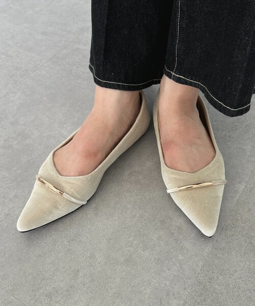 Thevon（ゼボン）の「GLDラインベロアパンプス（パンプス・レディース・アイボリー/ブラック・M/L）」の13枚目の写真