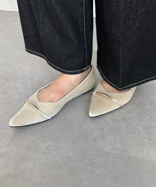 Thevon（ゼボン）の「GLDラインベロアパンプス（パンプス・レディース・アイボリー/ブラック・M/L）」の14枚目の写真