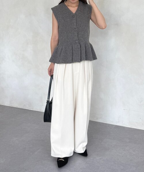 Thevon（ゼボン）の「GLDラインベロアパンプス（パンプス・レディース・アイボリー/ブラック・M/L）」の5枚目の写真