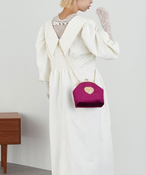 CIAOPANIC（チャオパニック）の「【Lumé/ルメ】メタルハートがま口バッグ（ショルダーバッグ・レディース・ボルドー/ブラック・FREE）」の4枚目の写真