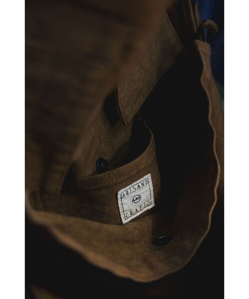 ARTS & CRAFTS(アーツアンドクラフト)の「【別注】ARTS & CRAFTS / FIRST AID POUCH MOD 柿渋炭(トートバッグ・メンズ・ライトブラウン・ONE SIZE)」の6枚目の写真