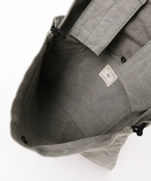 ARTS & CRAFTS(アーツアンドクラフト)の「【別注】ARTS & CRAFTS / FIRST AID POUCH MOD 柿渋炭(トートバッグ・メンズ・ライトブラウン・ONE SIZE)」の8枚目の写真