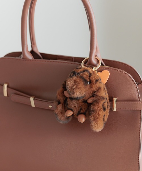 Andemiu(アンデミュウ)の「ウサギチャンチャーム571424(チャーム・レディース・グレー/ブラウン・FREE)」の3枚目の写真