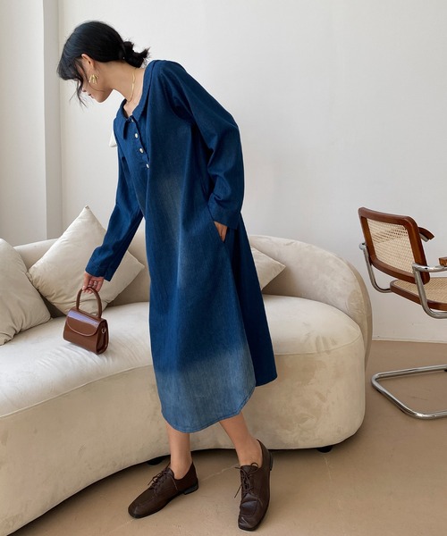maison de LATIR(メゾンドラティール)の「オーバーサイズシルエットのデニムワンピース。(ワンピース・レディース・ブラック/ブルー・FREE)」の20枚目の写真