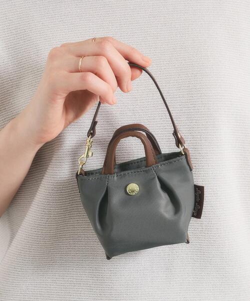 ITS'DEMO(イッツデモ)の「肩楽チャームバッグ(その他・レディース・マスタード/グレー/ダークブラウン/ワインレッド・00)」の2枚目の写真