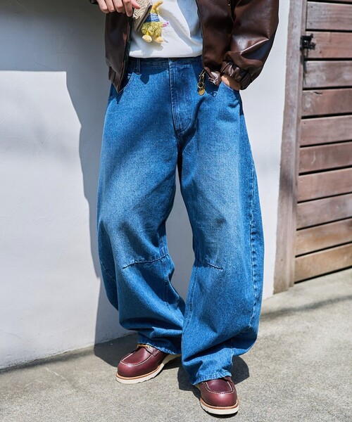 FREAK'S STORE（フリークスストア）の「ワイドシルエット カーブデニムパンツ ワンウォッシュ（デニムパンツ・メンズ・ブラック/ネイビー/ブルー/ライトグレー・LARGE/SMALL/MEDIUM）」の4枚目の写真