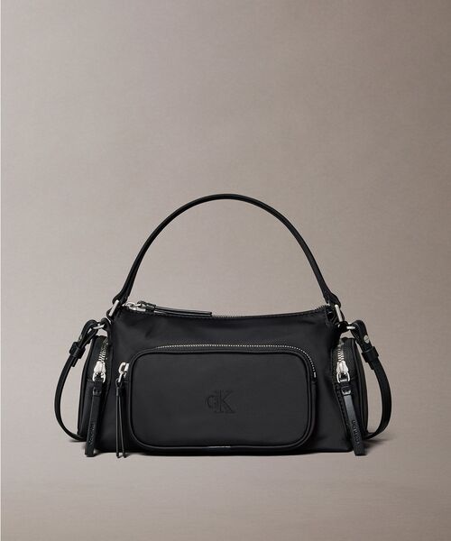 Calvin Klein（カルバン・クライン）の「ダブルストラップポケット ナイロンバッグ（ハンドバッグ・レディース・ブラック・FREE）」の3枚目の写真
