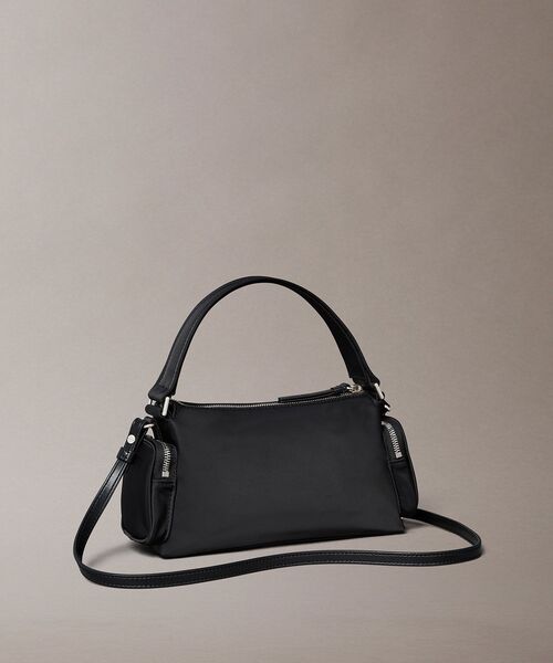 Calvin Klein（カルバン・クライン）の「ダブルストラップポケット ナイロンバッグ（ハンドバッグ・レディース・ブラック・FREE）」の4枚目の写真
