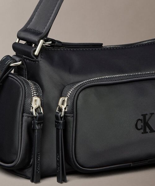 Calvin Klein（カルバン・クライン）の「ダブルストラップポケット ナイロンバッグ（ハンドバッグ・レディース・ブラック・FREE）」の5枚目の写真