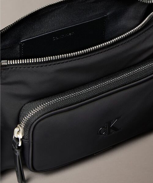 Calvin Klein（カルバン・クライン）の「ダブルストラップポケット ナイロンバッグ（ハンドバッグ・レディース・ブラック・FREE）」の6枚目の写真
