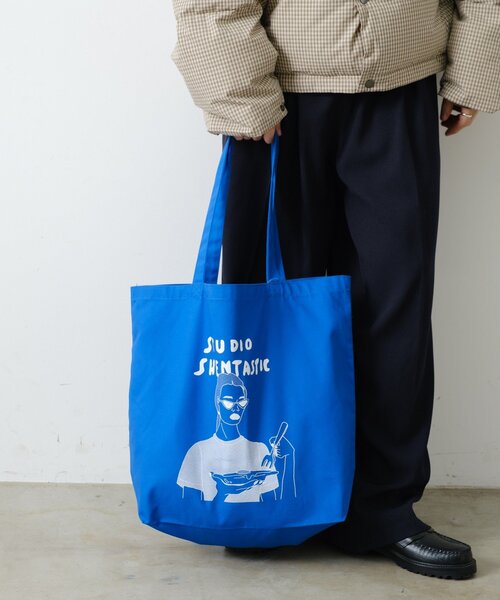 WHIMSIC（ウィムジック）の「【UNISEX】シェンタスティック スタジオシルクスクリーンプリントBAG（トートバッグ・レディース・オフホワイト/ブルー/イエロー/ピンク/グリーン・ONE SIZE）」の4枚目の写真