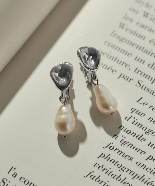 GOLDY(ゴールディ)の「ウォーター パール ×メタル イヤリング(イヤリング・レディース・シルバー/ゴールド/シルバー系その他/ゴールド系その他・FREE)」の2枚目の写真